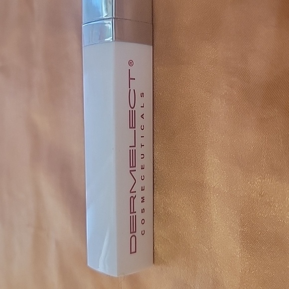 NEW Dermelect Cosmeceuticals XL Lash Volumizer - Picture 2 of 3